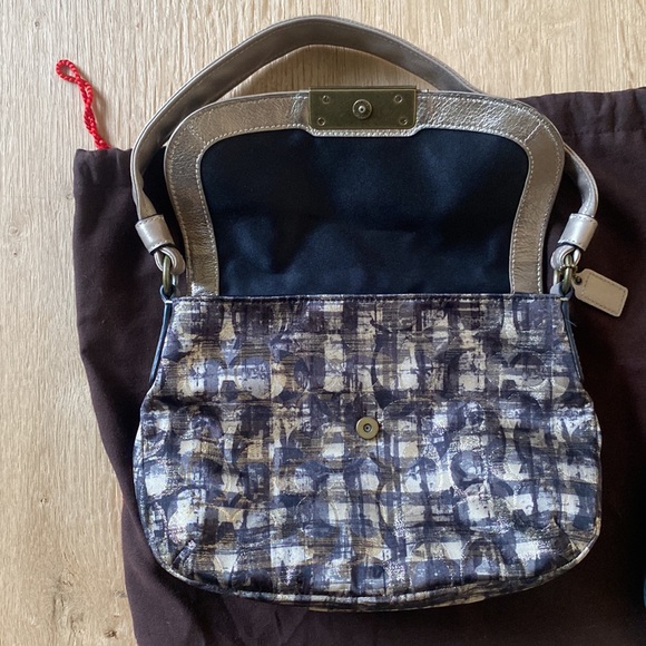 Coach Gold/Black mini shoulder Bag EUC - Picture 4 of 11